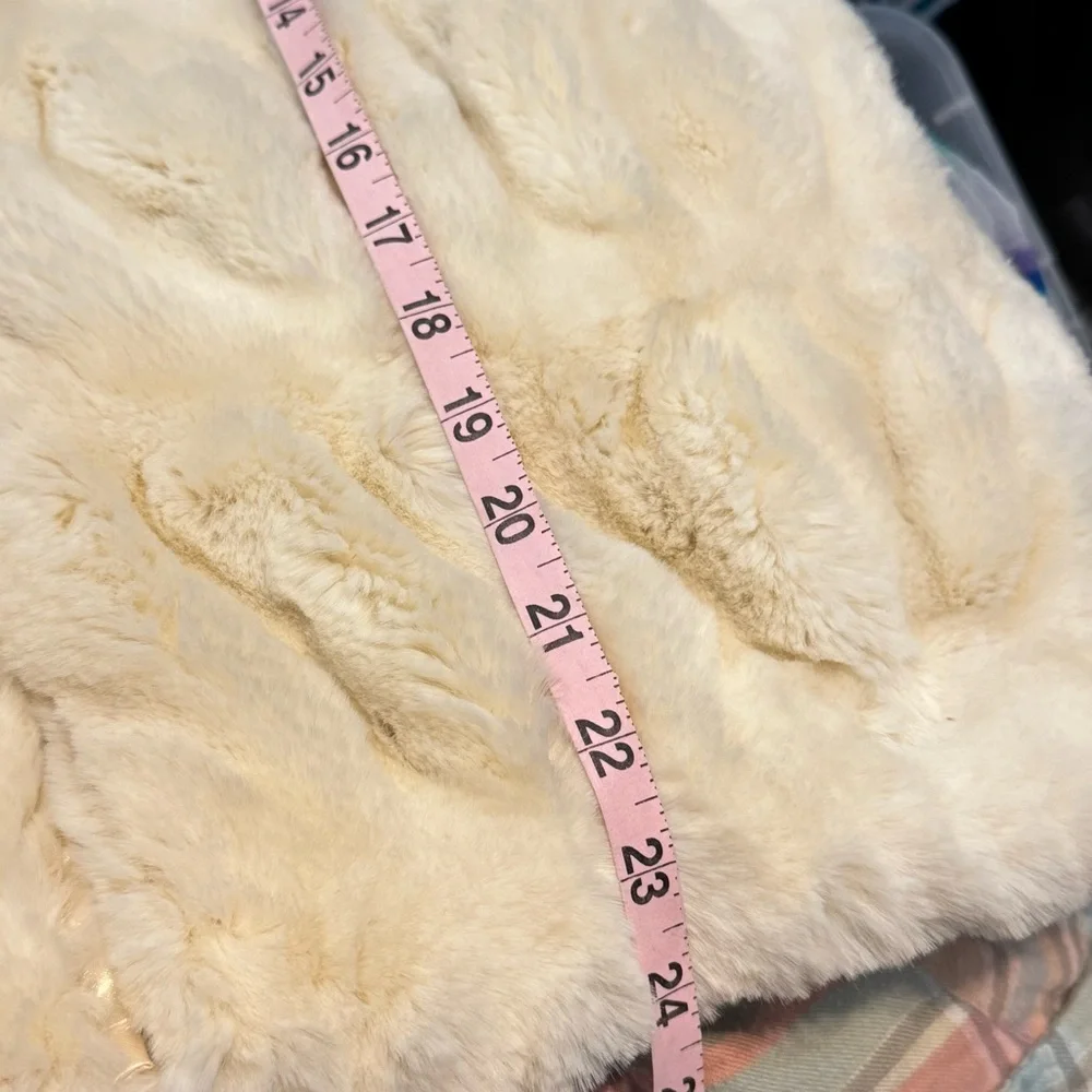 Regent Park Vest Faux Fur Cream Textured Funnel Neck Zip Up M